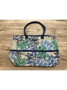 NWT Vera Bradley Santiago Lighten Up Expandable travel Tote